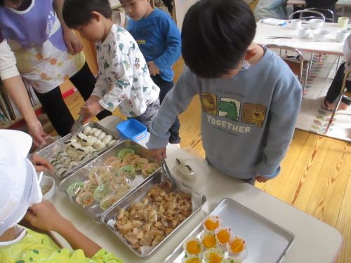 11月19日（水）　バイキング給食♫